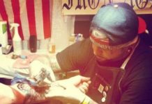 缺兩指被當作異類 刺青師巧手幫他「長回來」被網讚嘆